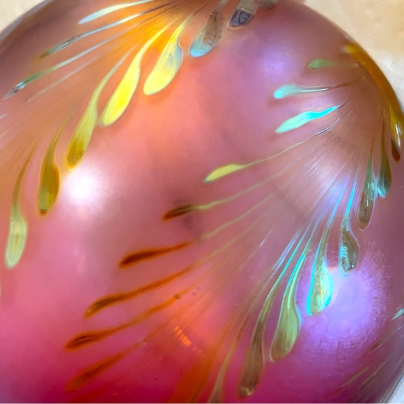 Correia Hand Blown Glass Vase Pink and Gold Spiral Motif exquisitely Created - Picture 4 of 6